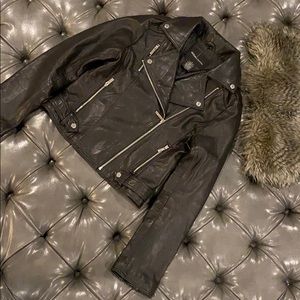 Ladies leather jacket size small removable fur